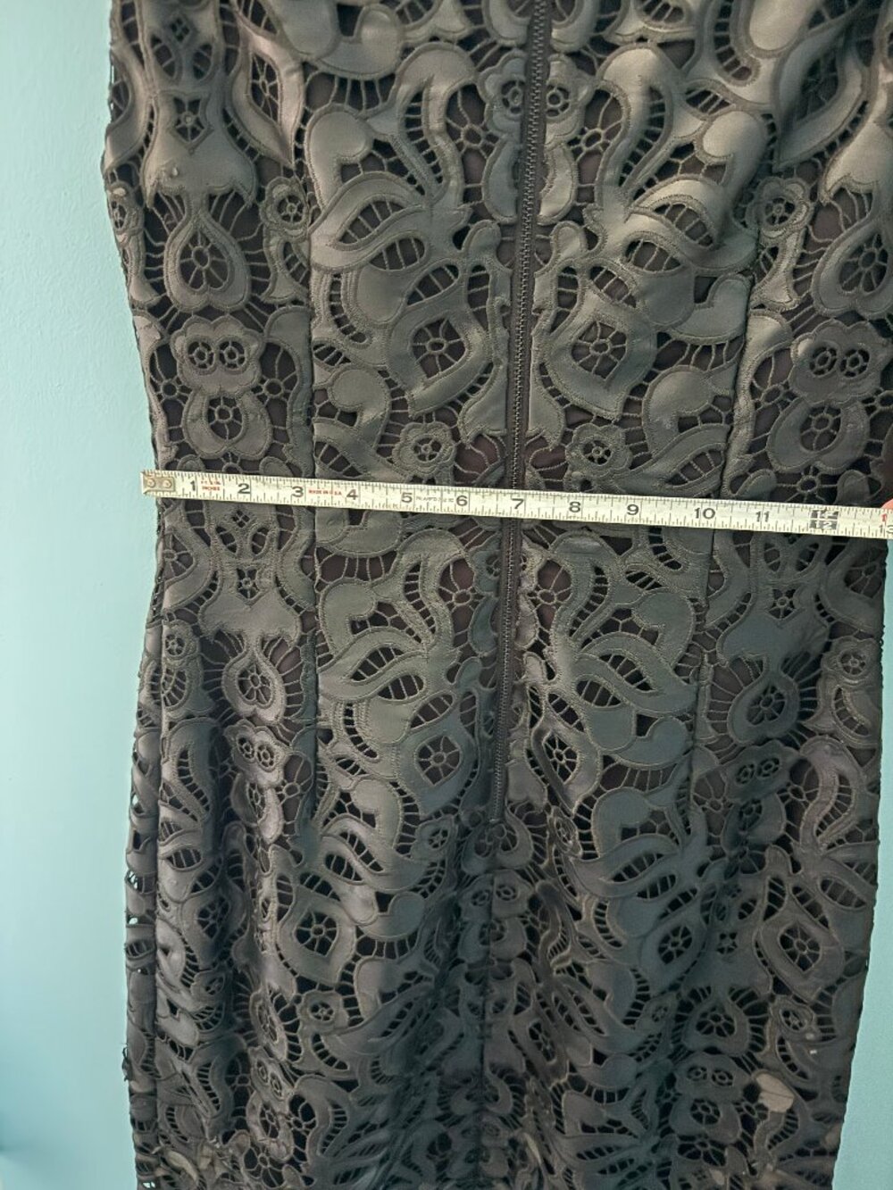 Alice + Olivia Black Faux Leather Lace Sheath Dress – Elegant & Timeless - Picture 3 of 4